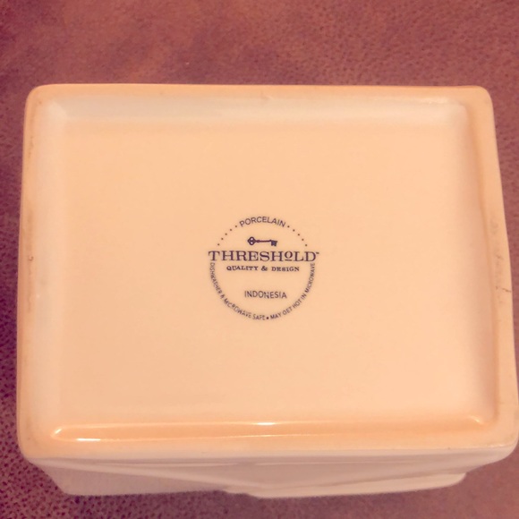 Threshold Chinese White Porcelain Takeout Box 5.5”x5.5” - Picture 8 of 8
